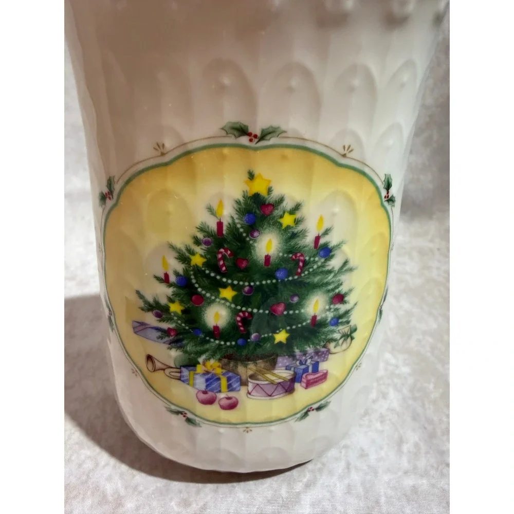 Mikasa Christmas Morning Bone China Vase B2040 Holiday‎ Tree Japan Scalloped